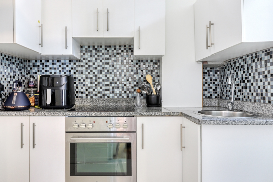 1 Bedroom Property for Sale in Sea Point Western Cape
